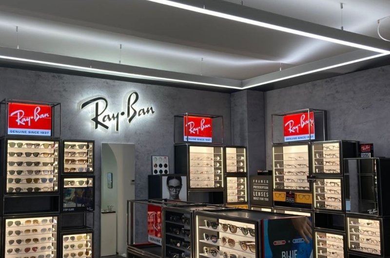 Detailní pohled na moderní osvětlení v interiéru