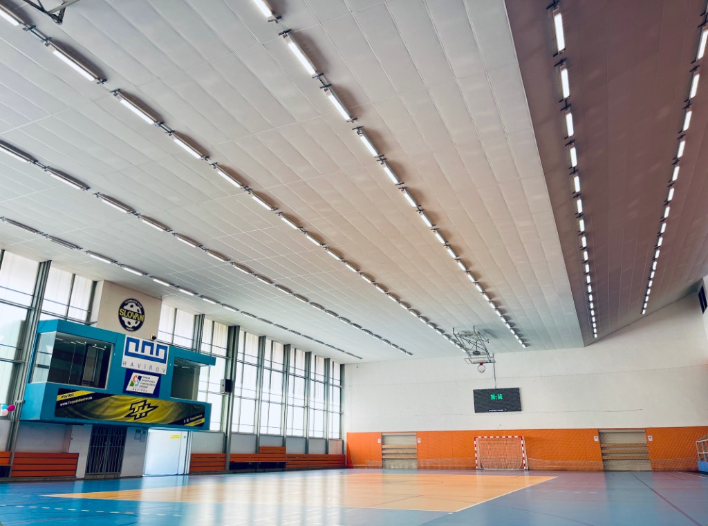 Osvětlení pro sportoviště, haly a výkonnostní zázemí